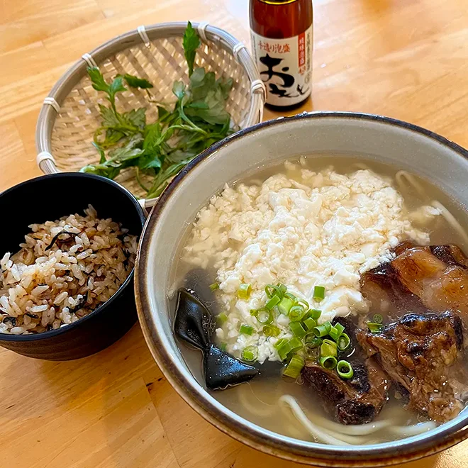 沖縄すばやぁ 垣花そば